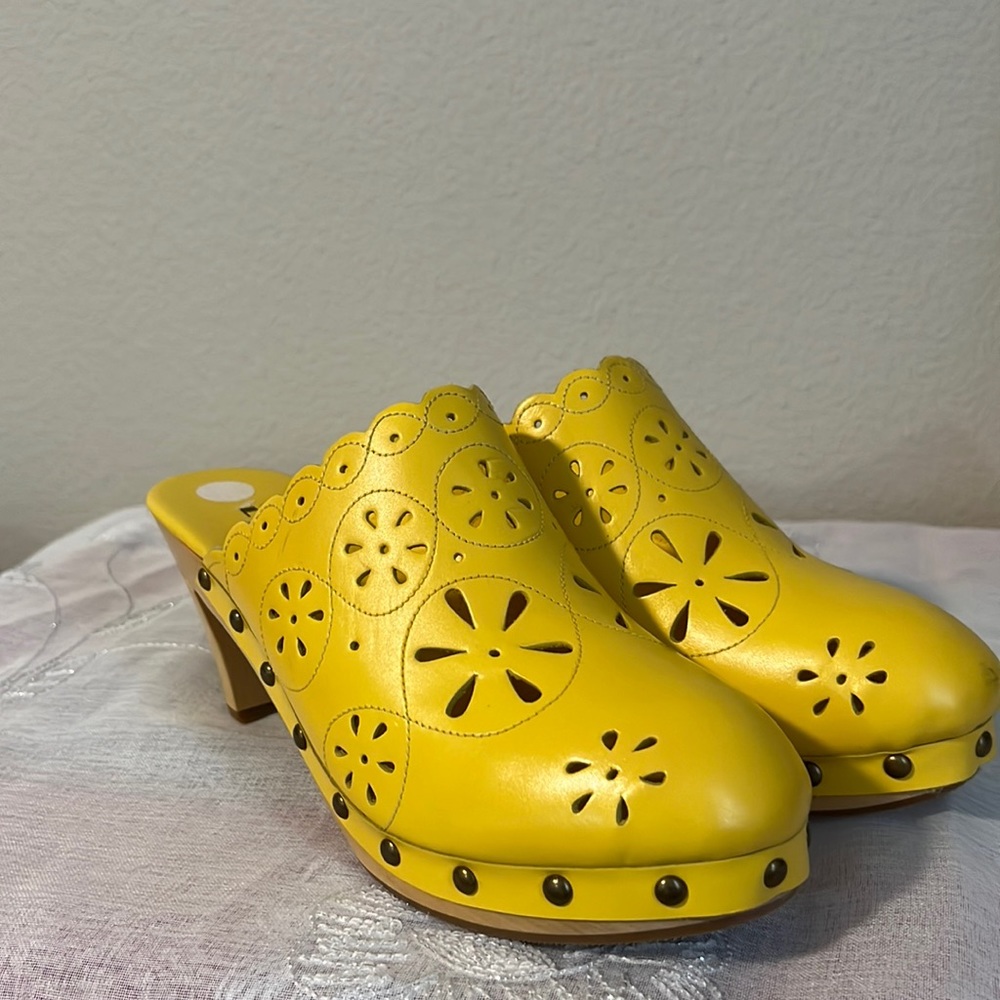 Ladies shoes size 9 by valley Lane
